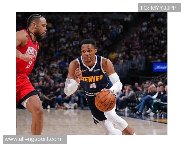 布劳恩展现排球技巧接穆雷长传双手垫球成功完成空接 布劳恩展现排球技巧接穆雷长传双手垫球成功完成空接