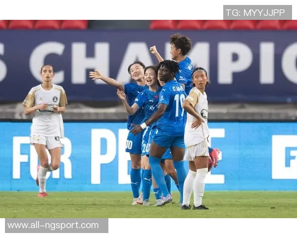 武汉车谷江大女足迎战奥克兰联现场观众人数创下新高达到32318人 武汉车谷江大女足迎战奥克兰联现场观众人数创下新高达到32318人