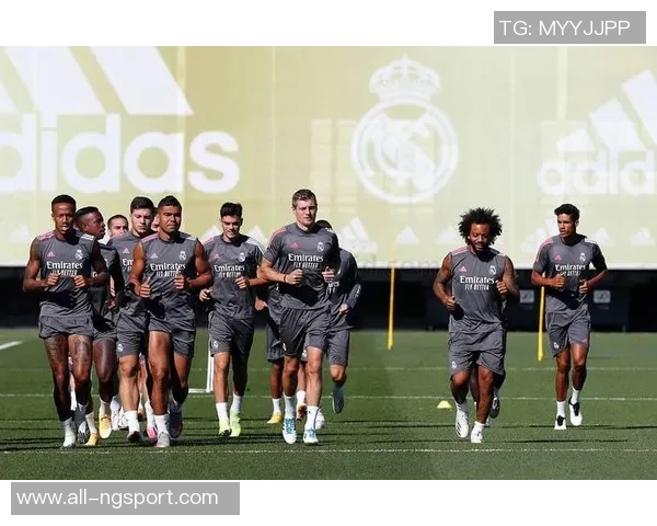 再集结时刻拉米罗带领球队开启新赛季首堂训练课