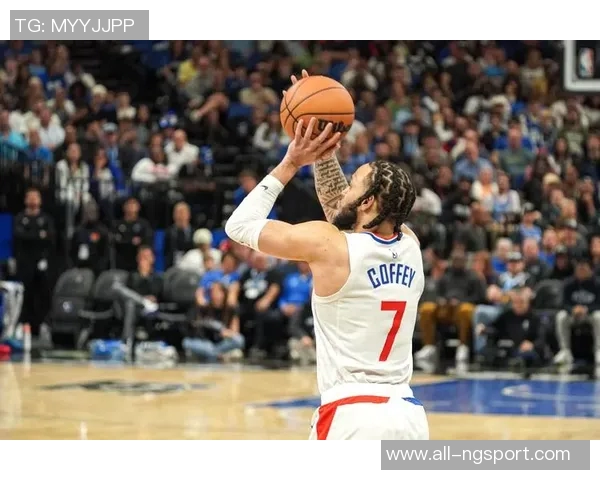 雄鹿裁掉利文斯顿腾出名额科菲即将签约正式合同