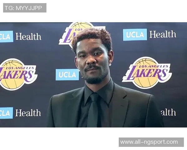 艾顿期待与东詹共同训练表示已做好充分准备静待机会到来 艾顿期待与东詹共同训练表示已做好充分准备静待机会到来