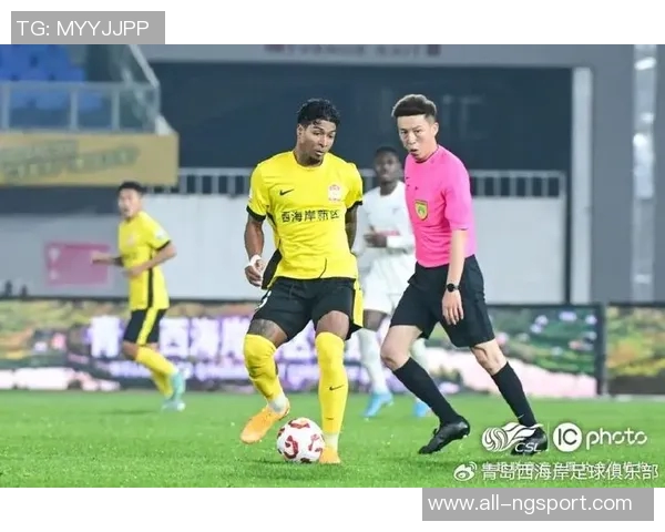 大连英博主场落后青岛西海岸阿齐兹精彩进球助队领先 大连英博主场落后青岛西海岸阿齐兹精彩进球助队领先