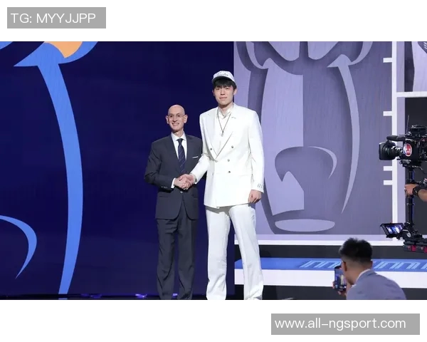 开拓者在第16顺位选中杨瀚森寄望于他职业生涯的长久发展与成就 开拓者在第16顺位选中杨瀚森寄望于他职业生涯的长久发展与成就